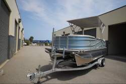 Beautiful as new pontoon boat on new trailer