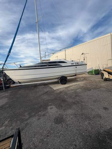 Macgregor 26 Ready for a new owner.