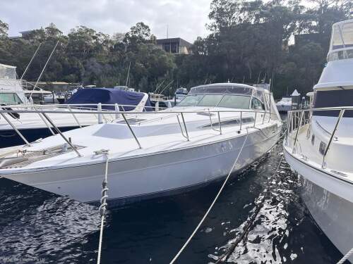 Sea Ray 460 Express Cruiser " Twin Diesel Shaft "